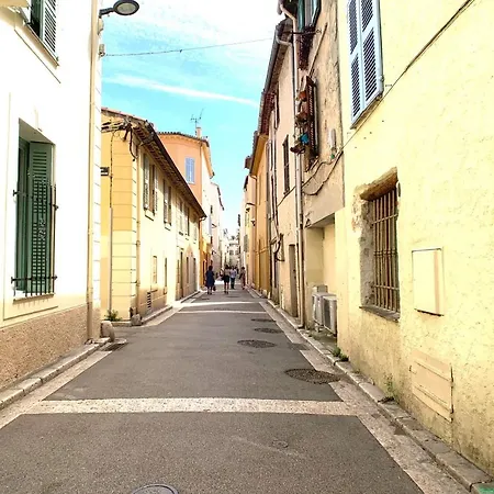 Daire Renovated 2 Bedroom Duplex In The Center Of Antibes