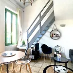 Renovated 2 Bedroom Duplex In The Center Of Appartement *