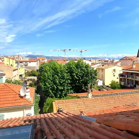 Apartmán Renovated 2 Bedroom Duplex In The Center Of