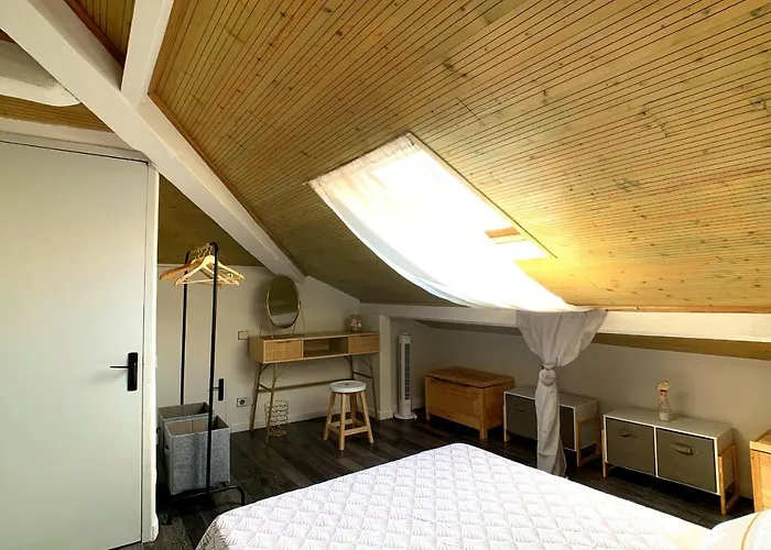 公寓 Renovated 2 Bedroom Duplex In The Center Of *