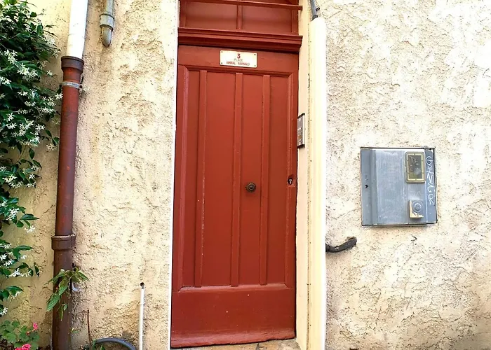 Renovated 2 Bedroom Duplex In The Center Of Apartment