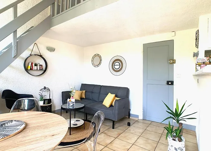 Renovated 2 Bedroom Duplex In The Center Of * Antibes