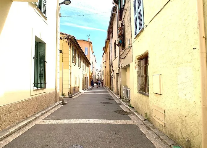 Apartment Renovated 2 Bedroom Duplex In The Center Of Antibes