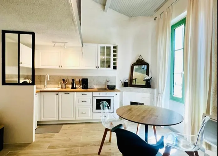 Renovated 2 Bedroom Duplex In The Center Of Antibes